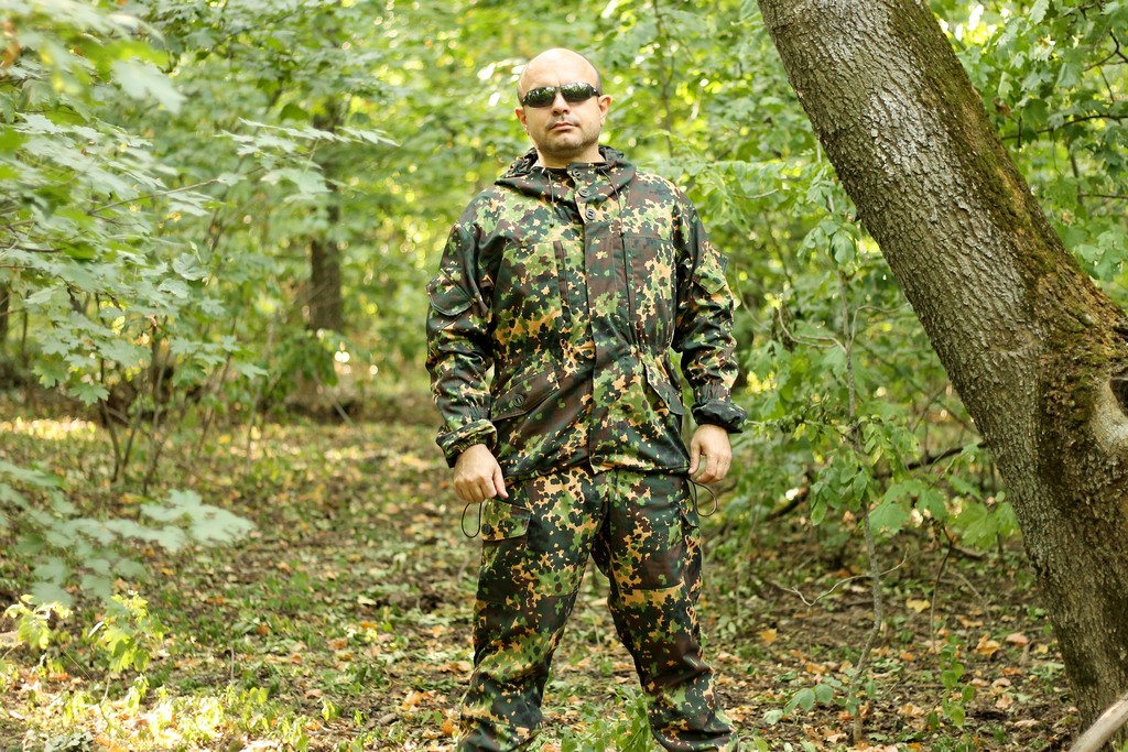 На фото автор обзора Юрий Гуляев в костюма «Горка» на флисе в камуфляжной расцветке «Излом»