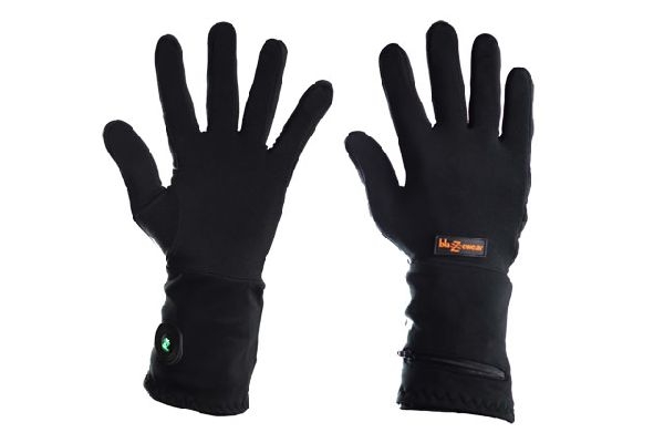 На фото перчатки «Blazewear» с системой подогрева «X-Range». Надеваются под основные перчатки, позволяют работать руками предметами из металла в любой мороз.